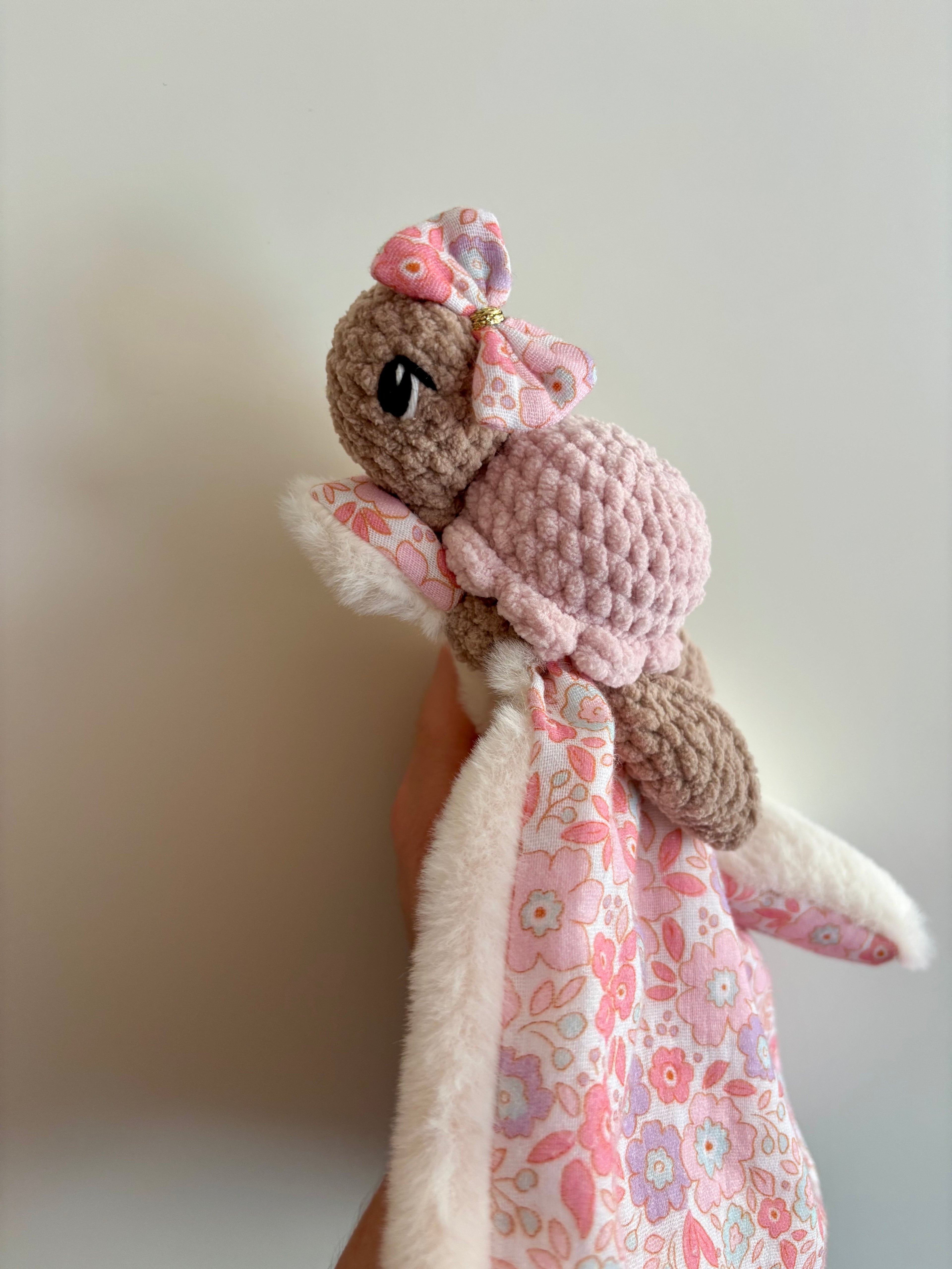 Doudou tortue avec noeud