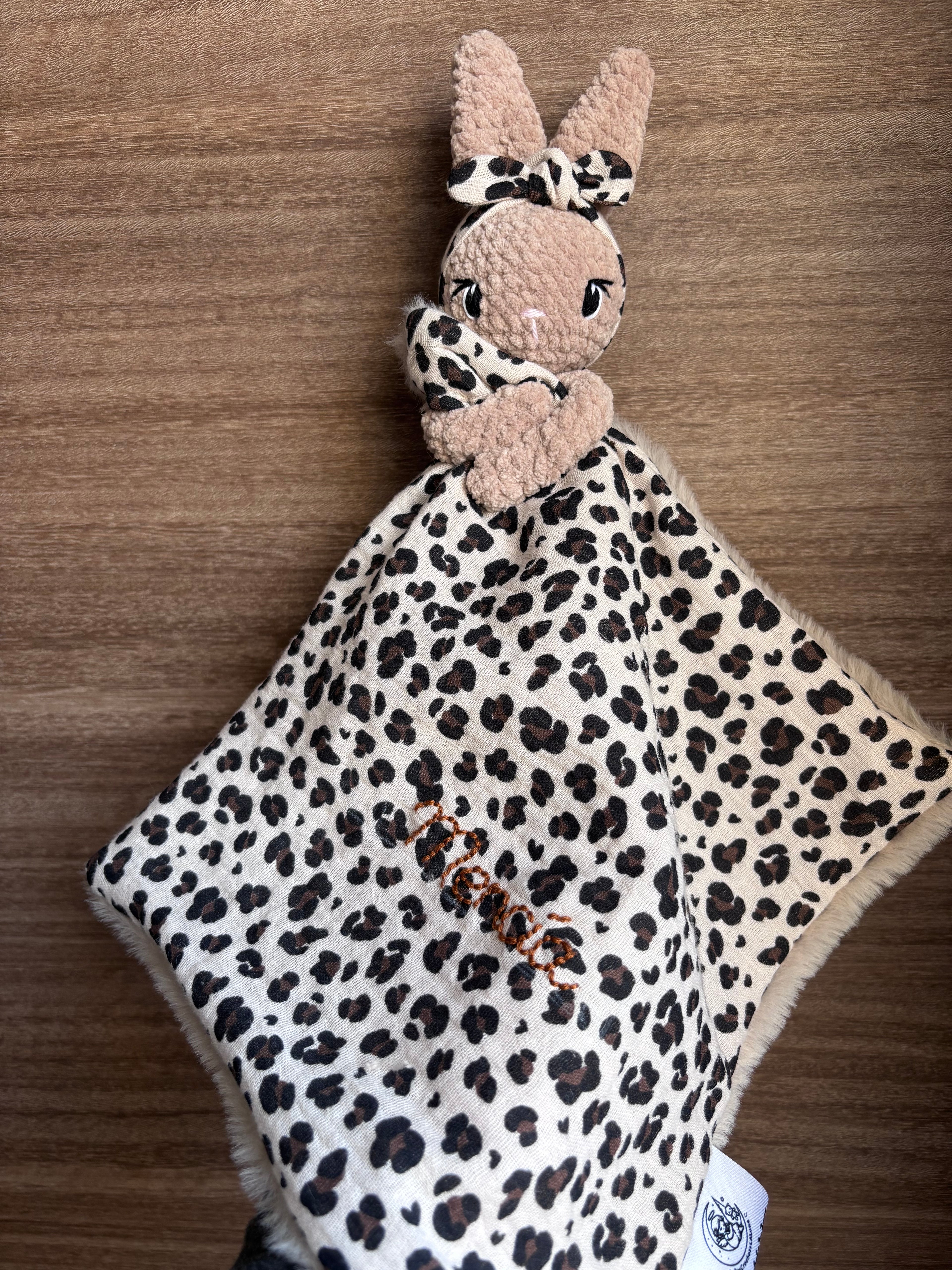 Doudou lapin avec bandeau