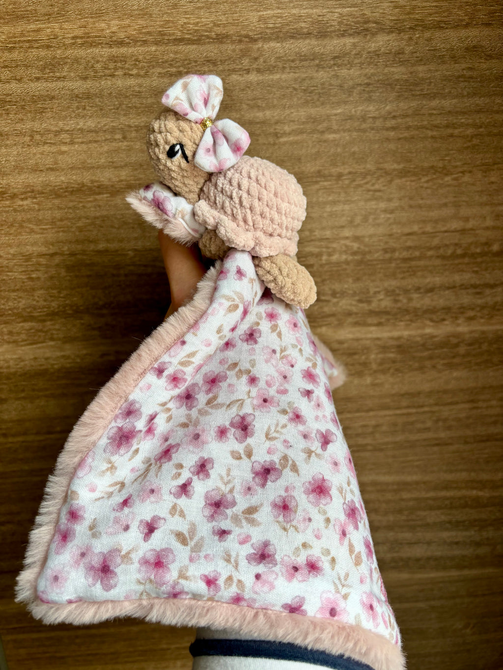 Doudou tortue avec noeud