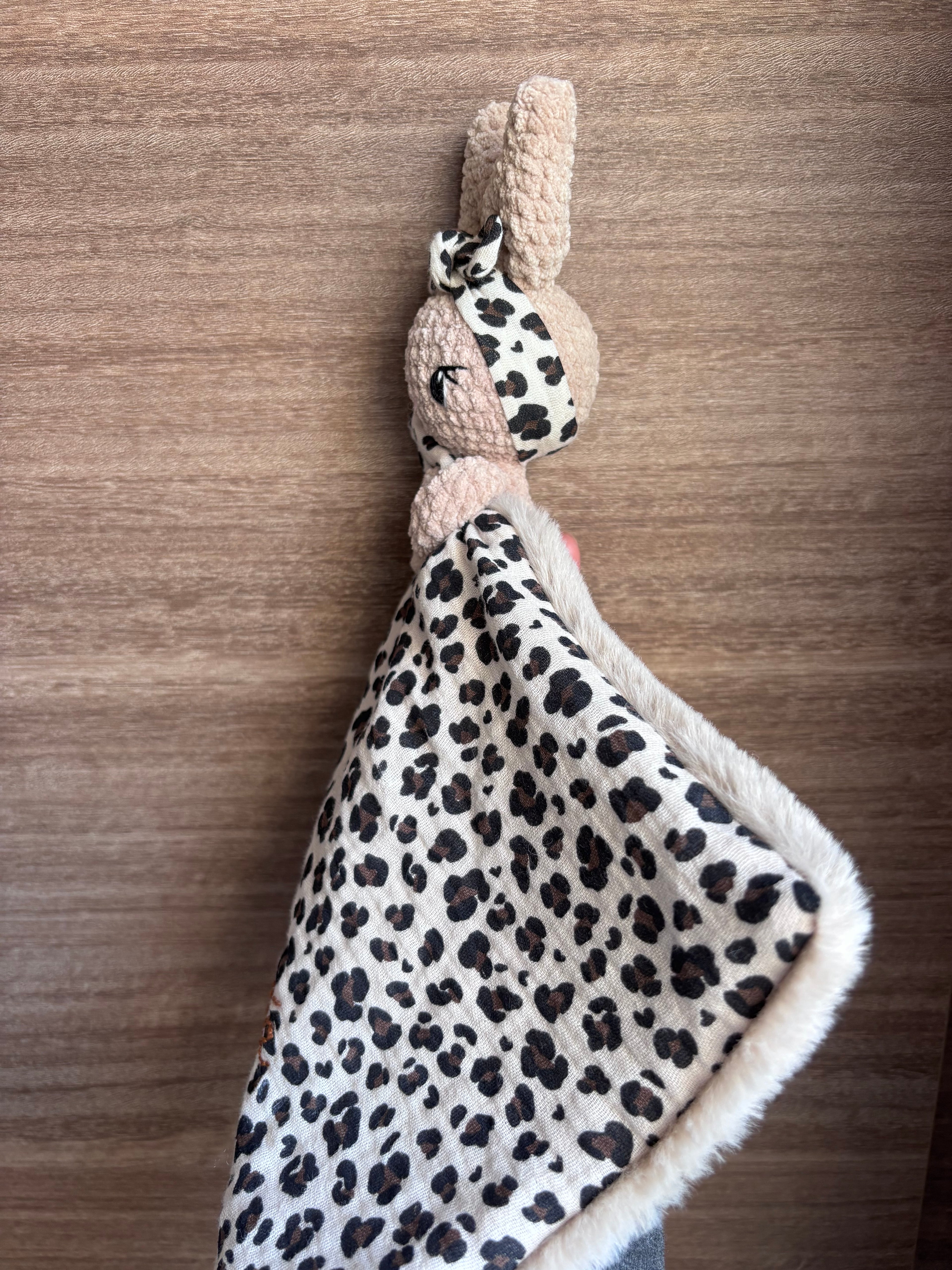 Doudou lapin avec bandeau