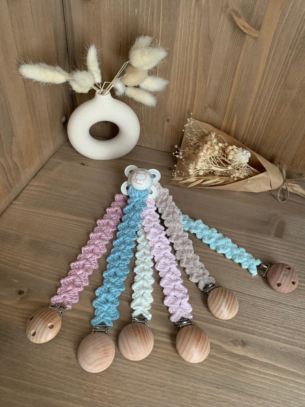 Attache tétine personnalisable au crochet