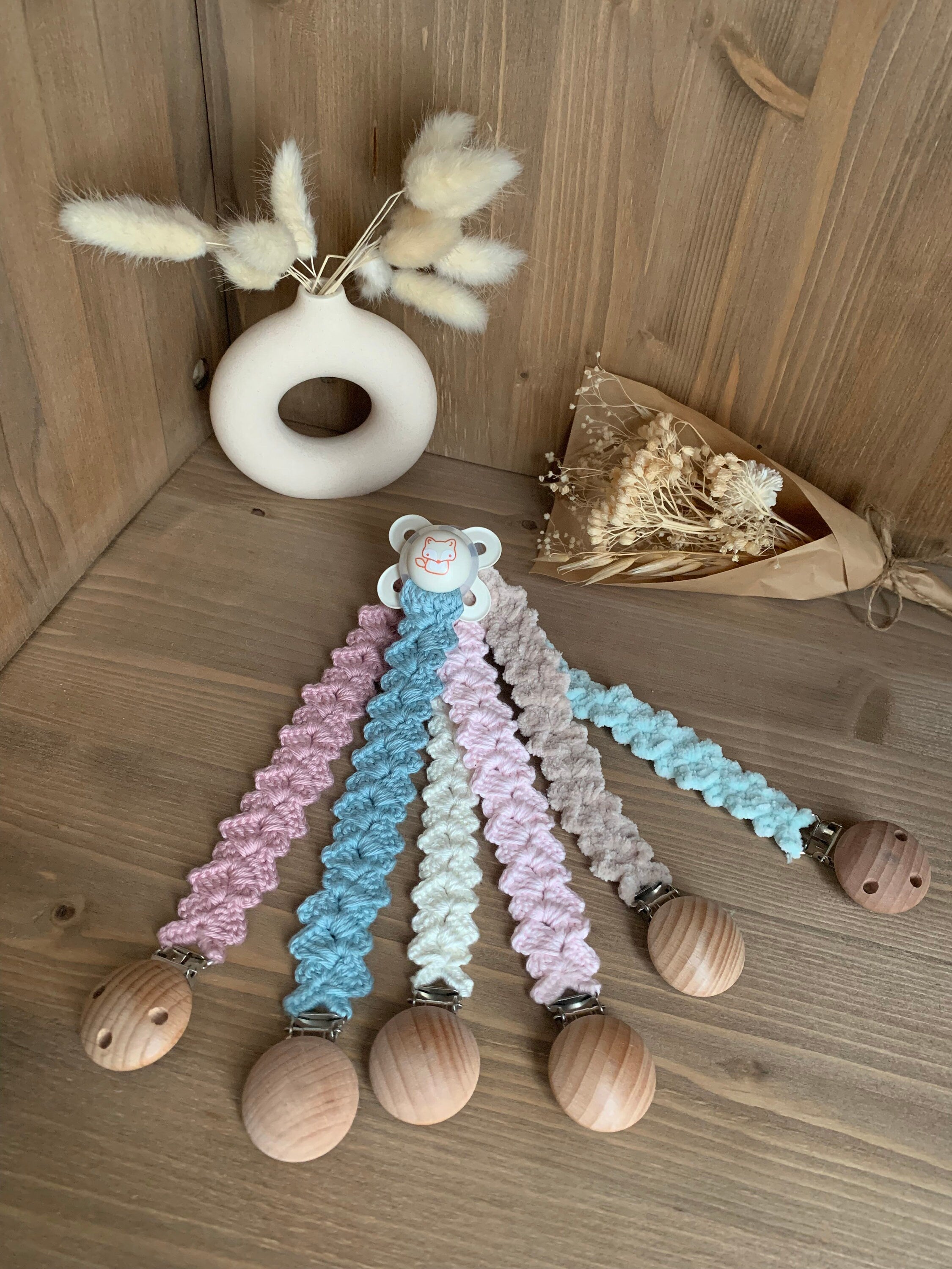 Attache tétine personnalisable au crochet